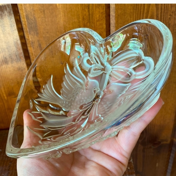 Vintage Heart Shaped Glass Trinket Dish - Picture 4 of 7